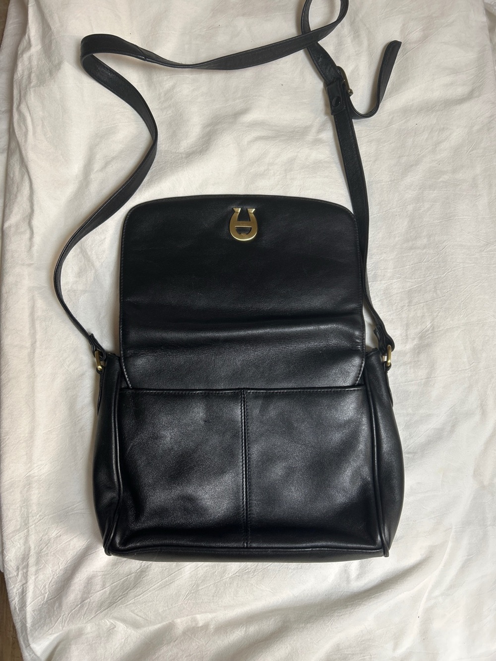 Etienne Aigner Black Leather Crossbody Flap Bag Vintage Gold Horseshoe Logo - Picture 3 of 11